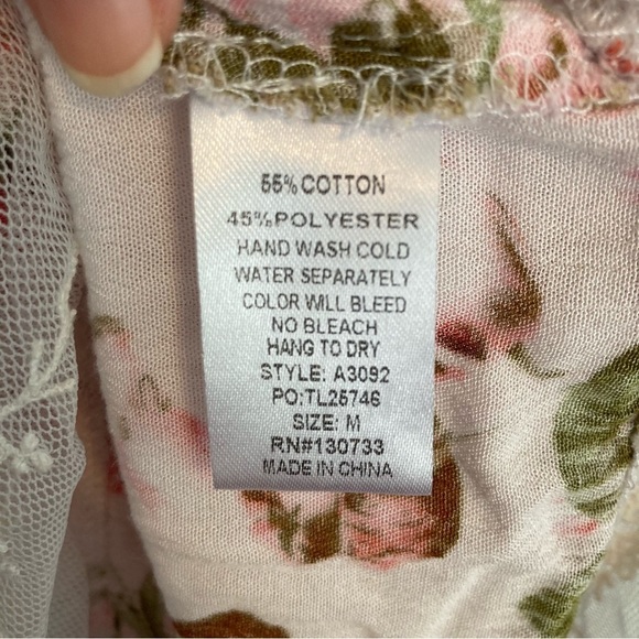 Umgee Floral Mini Dress Sleeveless with Crochet Cut Out V-neck Size Medium Tunic - Picture 9 of 10